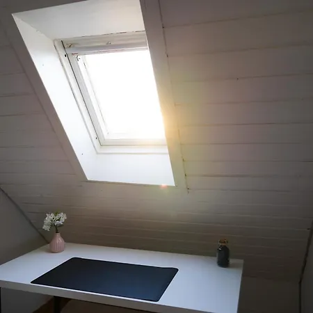 2-geschossiges Comfort Mit Balkon, Netflix Und Großzügiger Küche Für Teams Und Familien