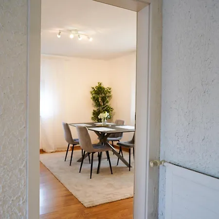 2-geschossiges Comfort Mit Balkon, Netflix Und Großzügiger Küche Für Teams Und Familien Apartment