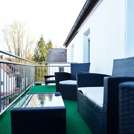2-geschossiges Comfort Mit Balkon, Netflix Und Grosszuegiger Kueche Fuer Teams Und Familien Kaiserslautern