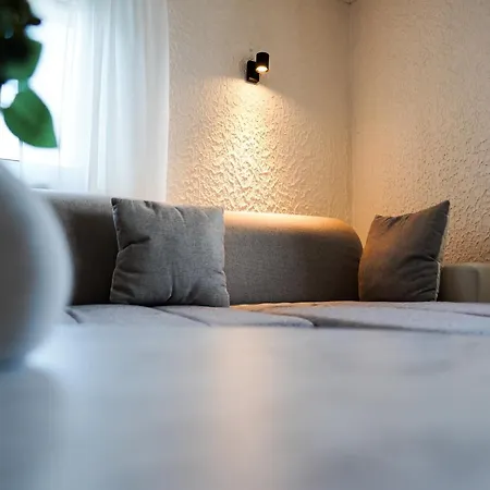 2-geschossiges Comfort Mit Balkon, Netflix Und Grosszuegiger Kueche Fuer Teams Und Familien *