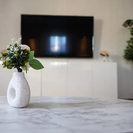 2-geschossiges Comfort Mit Balkon, Netflix Und Grosszuegiger Kueche Fuer Teams Und Familien * Kaiserslautern