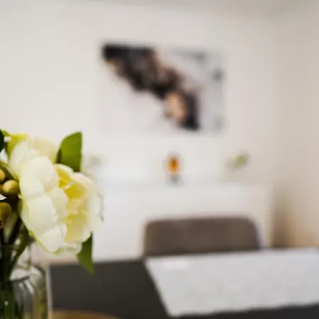 2-geschossiges Comfort Mit Balkon, Netflix Und Grosszuegiger Kueche Fuer Teams Und Familien