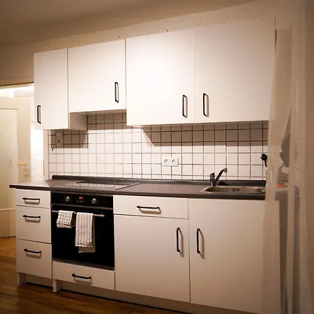 2-geschossiges Comfort Mit Balkon, Netflix Und Grosszuegiger Kueche Fuer Teams Und Familien