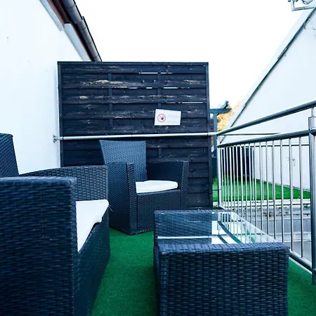 Apartman 2-geschossiges Comfort Mit Balkon, Netflix Und Grosszuegiger Kueche Fuer Teams Und Familien *