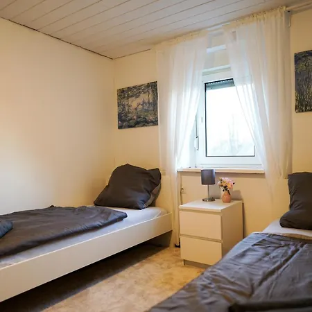 2-geschossiges Comfort Mit Balkon, Netflix Und Grosszuegiger Kueche Fuer Teams Und Familien