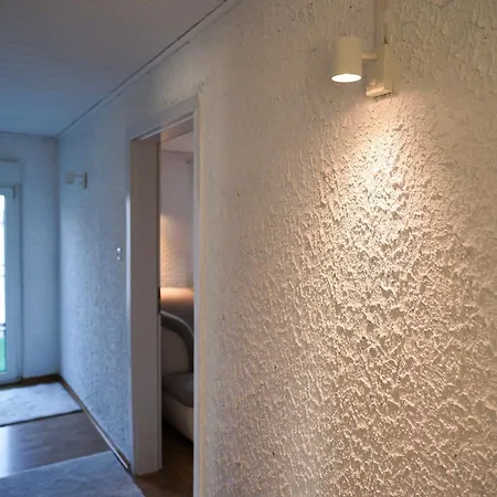 2-geschossiges Comfort Mit Balkon, Netflix Und Grosszuegiger Kueche Fuer Teams Und Familien Кайзерслаутерн
