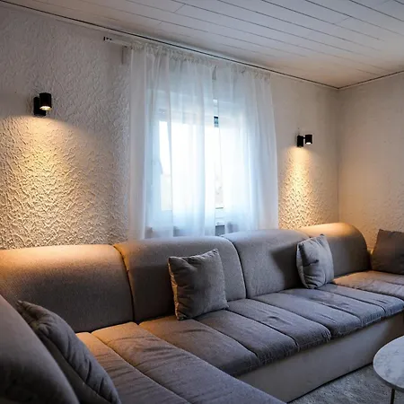 2-geschossiges Comfort Mit Balkon, Netflix Und Großzügiger Küche Für Teams Und Familien Apartment Kaiserslautern
