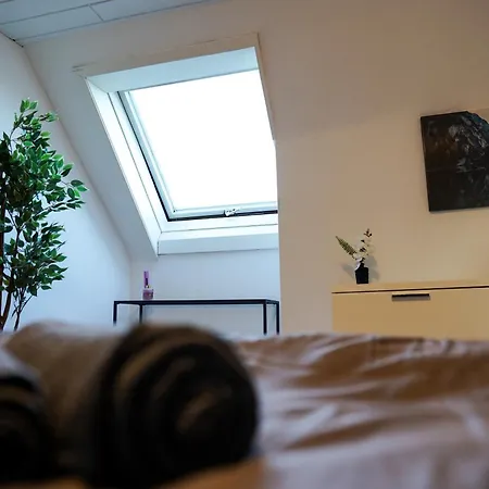 2-geschossiges Comfort Mit Balkon, Netflix Und Grosszuegiger Kueche Fuer Teams Und Familien