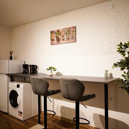 2-geschossiges Comfort Mit Balkon, Netflix Und Grosszuegiger Kueche Fuer Teams Und Familien