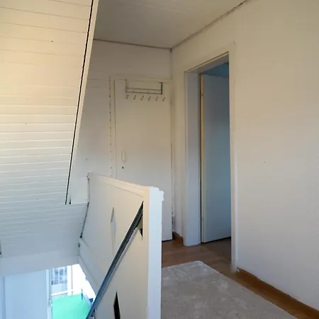 2-geschossiges Comfort Mit Balkon, Netflix Und Grosszuegiger Kueche Fuer Teams Und Familien Апартаменты