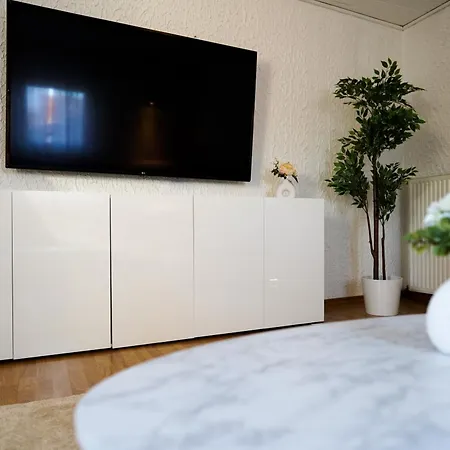 2-geschossiges Comfort Mit Balkon, Netflix Und Grosszuegiger Kueche Fuer Teams Und Familien Kaiserslautern