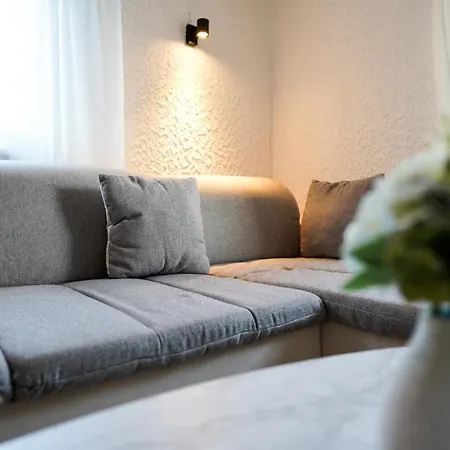 Apartman 2-geschossiges Comfort Mit Balkon, Netflix Und Grosszuegiger Kueche Fuer Teams Und Familien